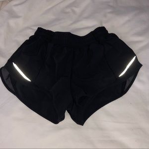 Lululemon Hotty Hot shorts 2.  2.5 inch